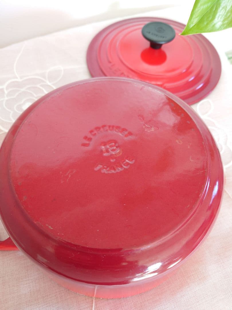 ル・クルーゼ ココット・ロンド 18 cm チェリーレッド