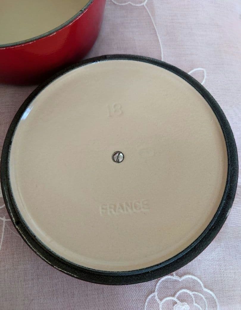 ル・クルーゼ ココット・ロンド 18 cm チェリーレッド