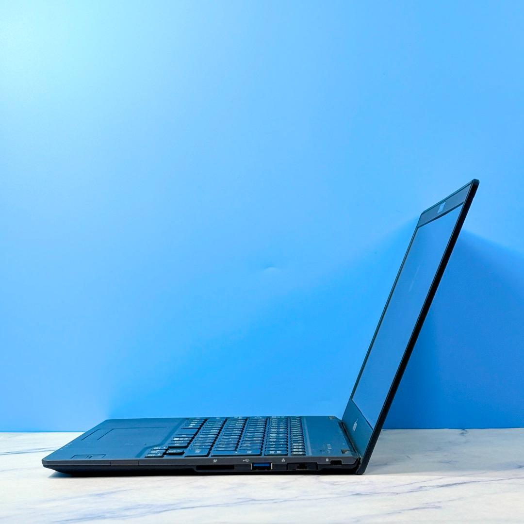 超薄型軽量☆メモリ8GB・SSDで快速★指紋認証★Win11☆ノートパソコン