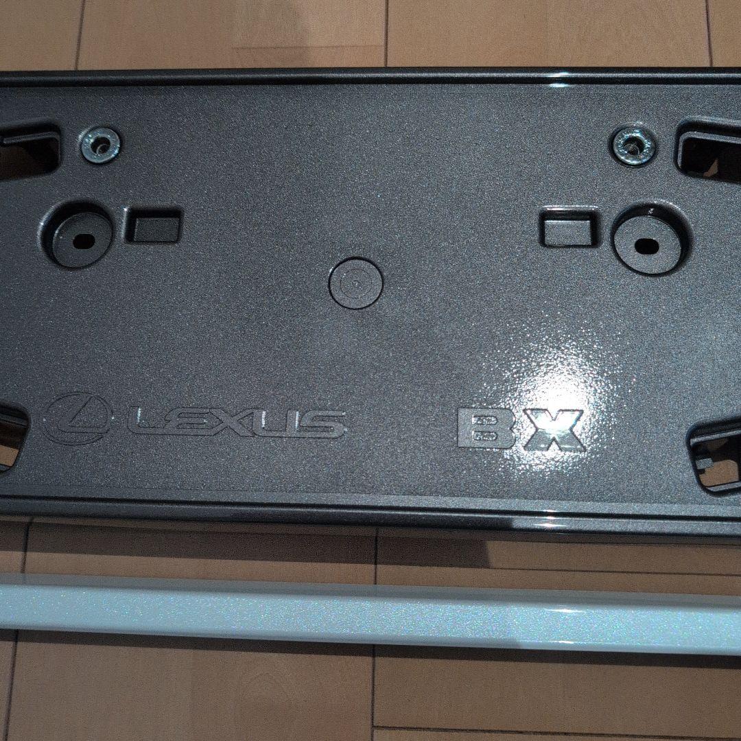 レクサス　純正　LBX ナンバーフレーム