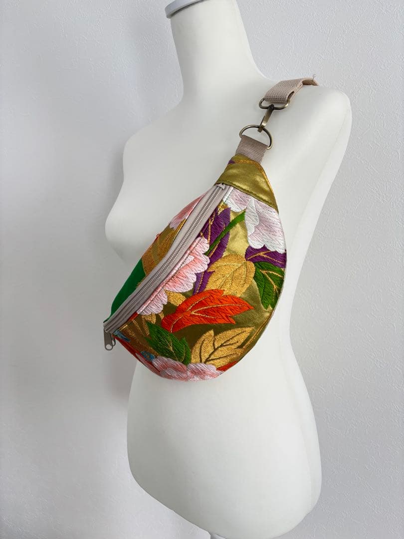 牡丹柄 袋帯スリングバッグ　帯リメイクバッグ　クロスボディバッグ