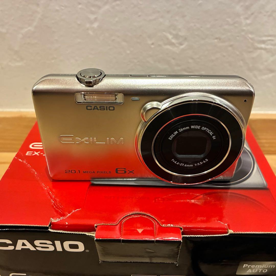 極美品‼️CASIO コンパクトデジタルカメラ EX-ZS35 シルバー