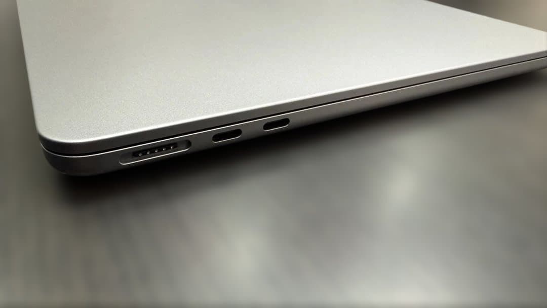 Apple 13インチMacBook Air M3チップ - スペースグレイ