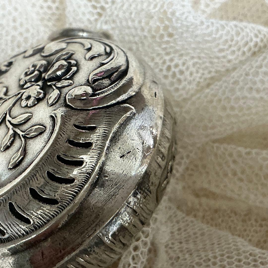 【C】フランスアンティーク　すずらん　ピルケース　シルバープレート