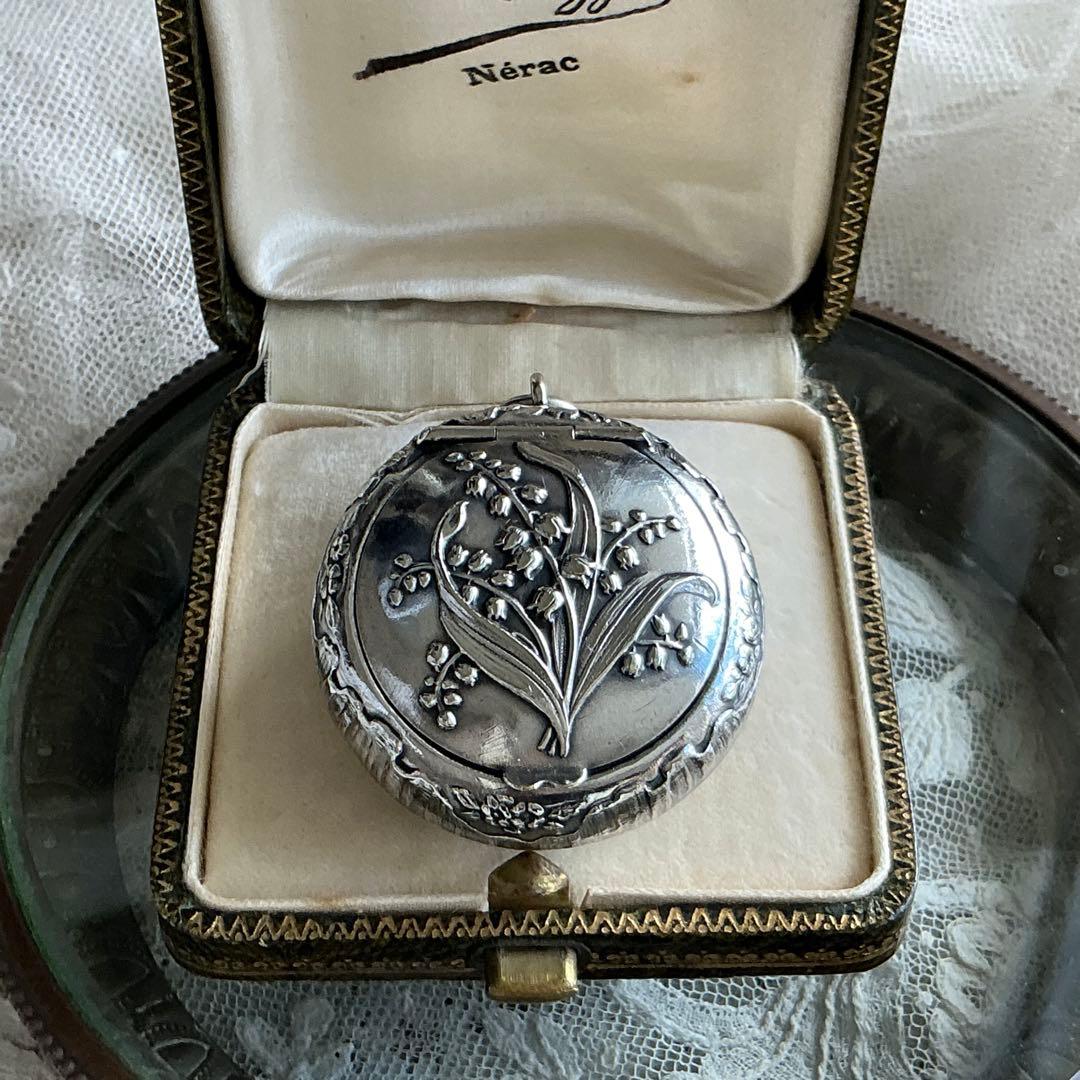 【C】フランスアンティーク　すずらん　ピルケース　シルバープレート