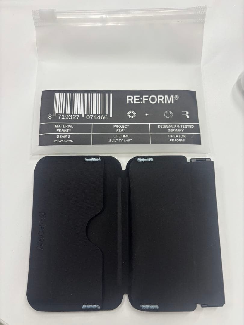 RE:FORM® RE:01 (スリーブ) ケース　ミニマリスト