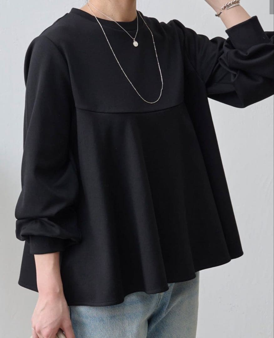 新品未使用ビアズリーフレアプルオーバー　ブラック