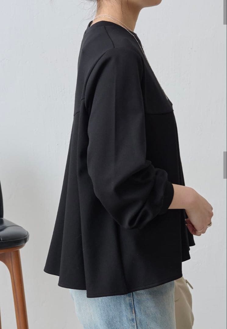 新品未使用ビアズリーフレアプルオーバー　ブラック