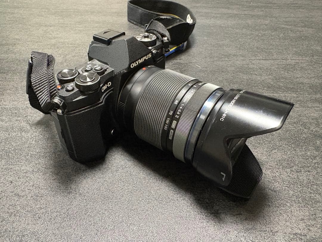 【中古】OLYMPUS E-M5 MarkII ＋望遠レンズ等オプション付き