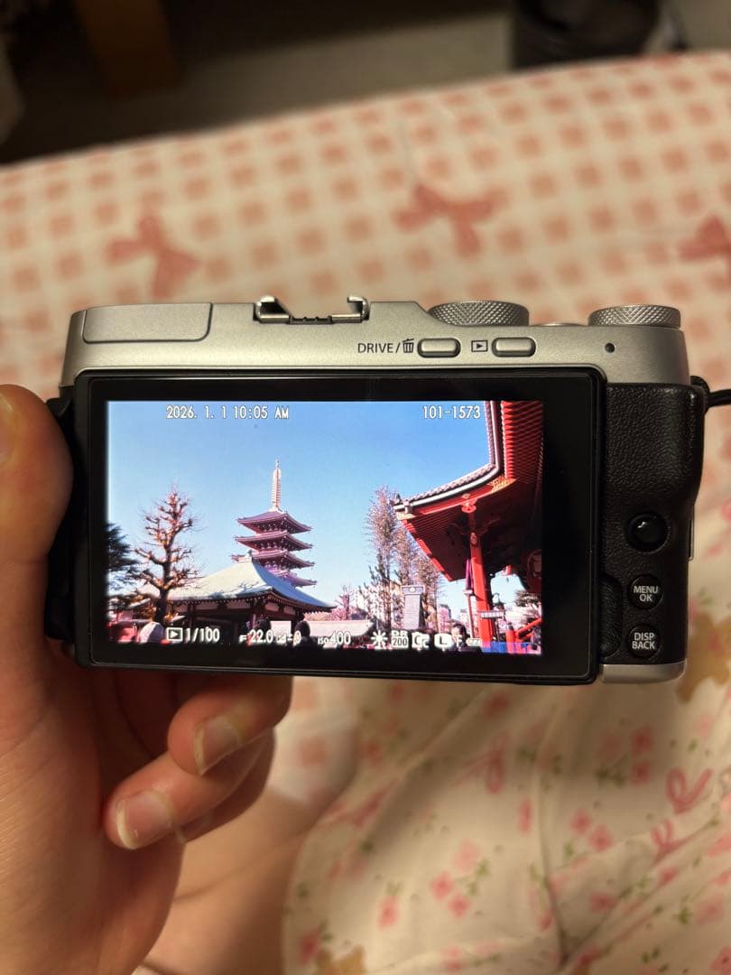 FUJIFILM X-A7 ミラーレスカメラ シルバー/ブラック