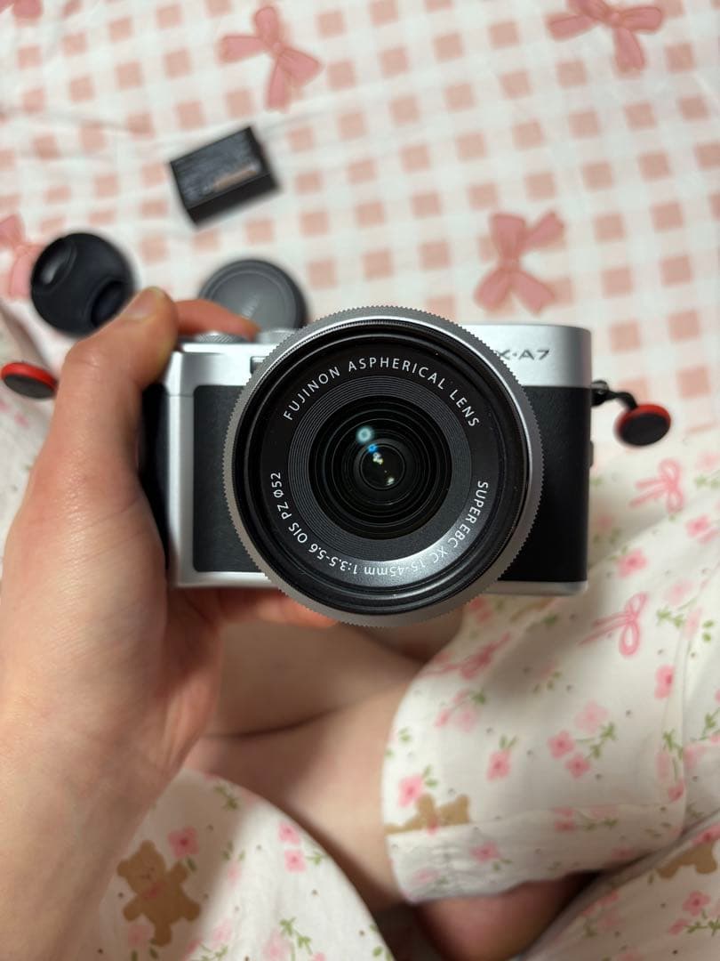 FUJIFILM X-A7 ミラーレスカメラ シルバー/ブラック