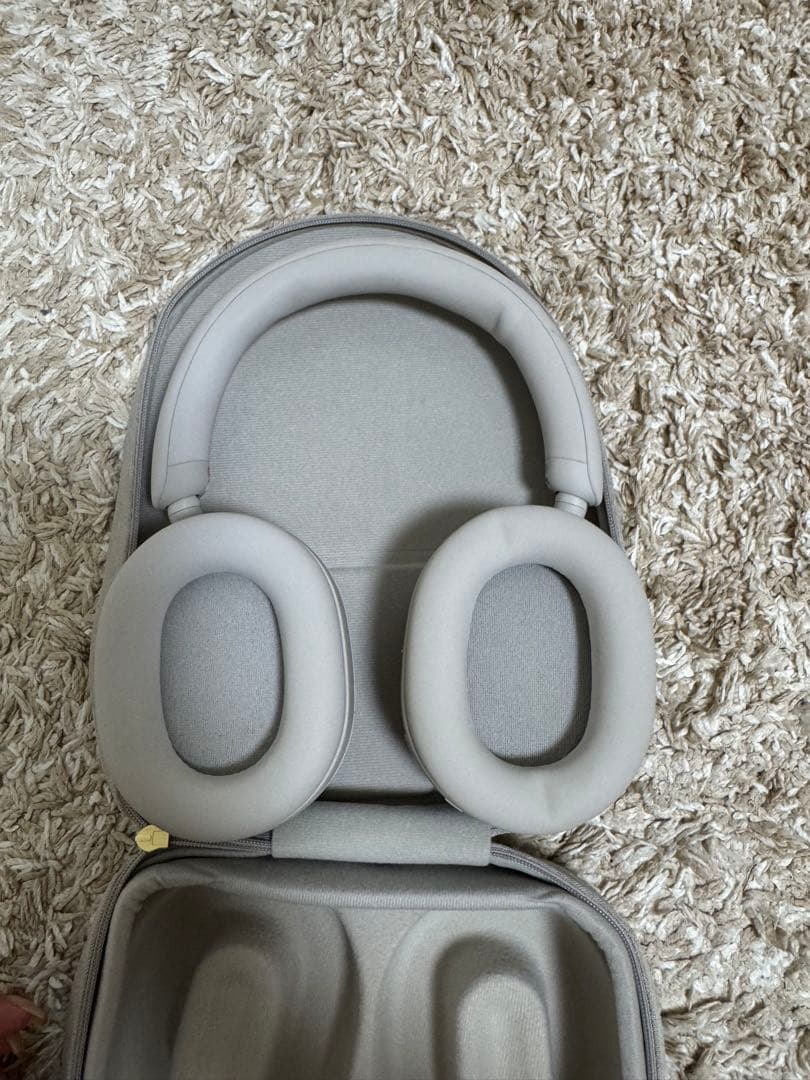 SONY WH-1000XM5ワイヤレスヘッドホン 収納ケース付き