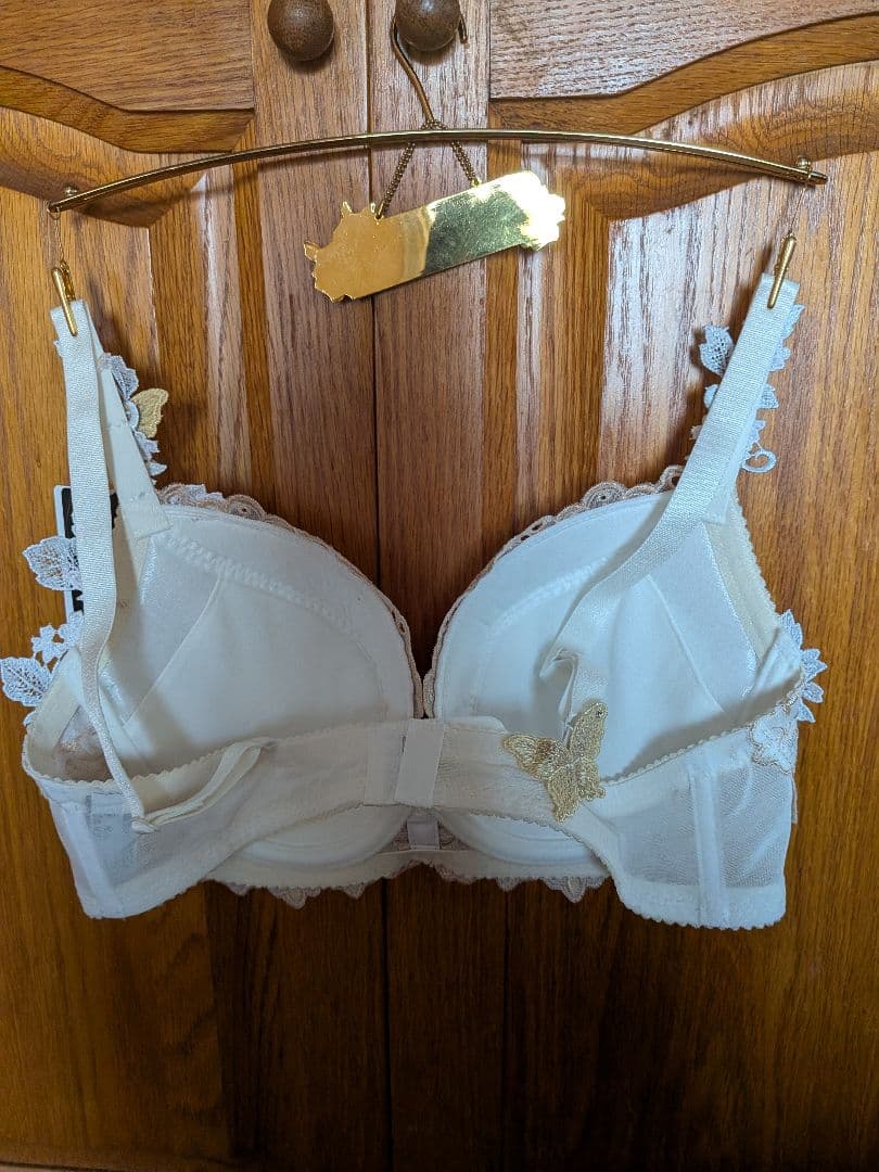 サルート、アンデルセン童話おやゆび姫ブラジャーE75サイズ。