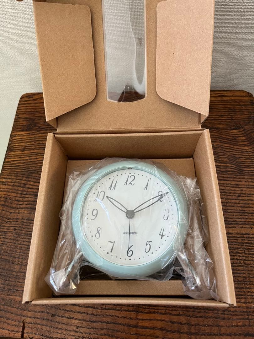 アルネヤコブセン　テーブルクロック　水色 アナログ置時計