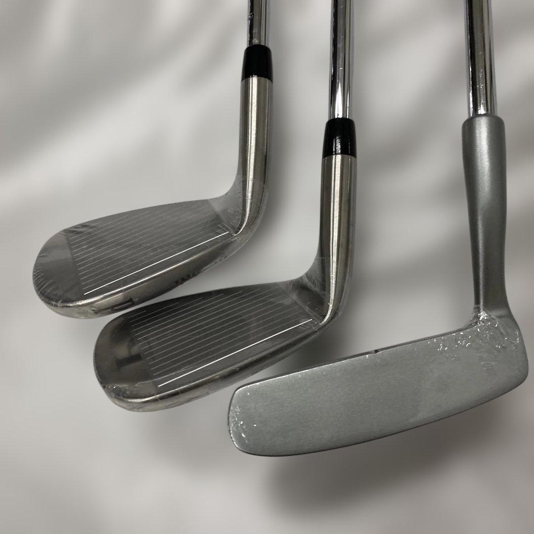 Wilson（ウィルソン）のクラブ セットとカートバッグのセット。