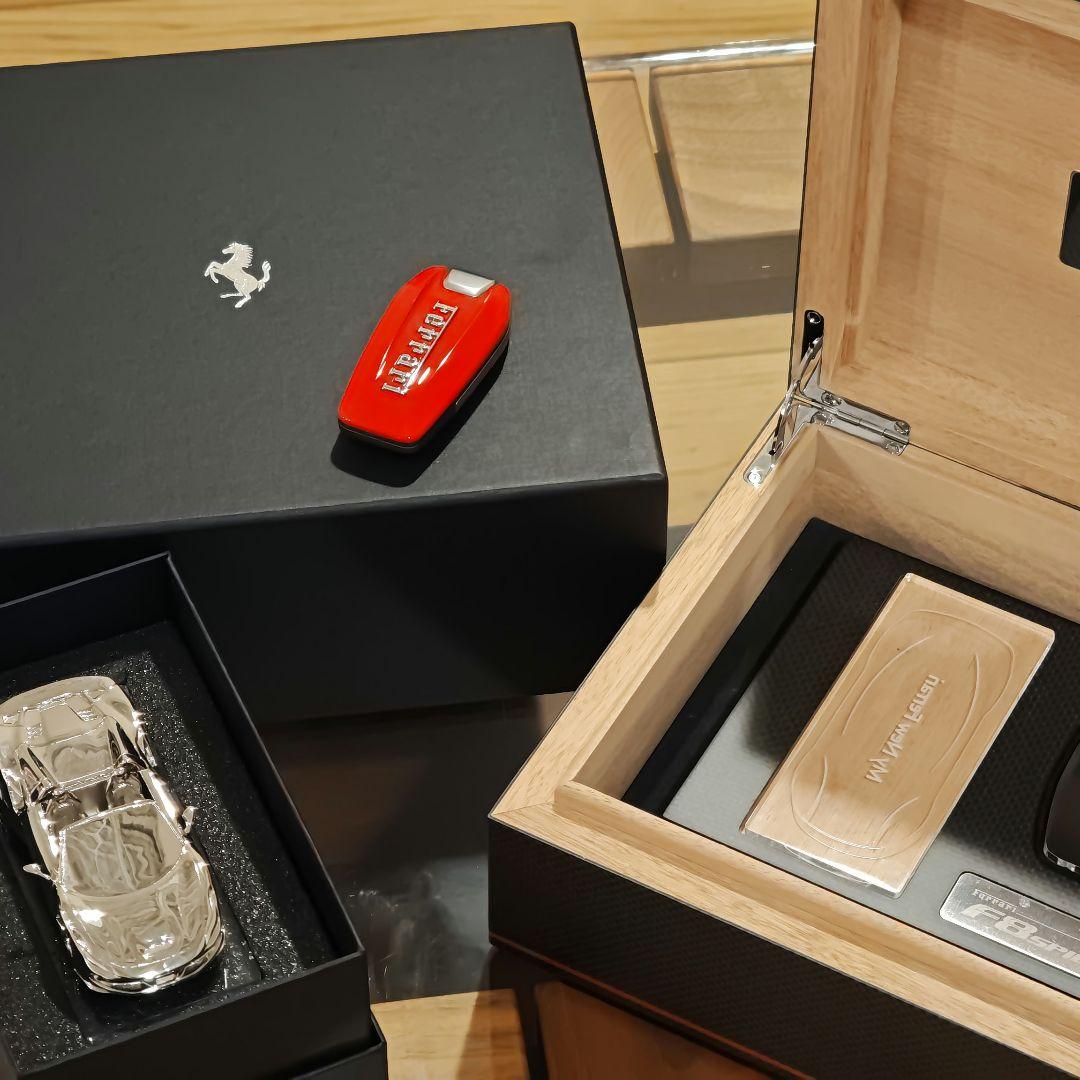非売品 Ferrari F8Spider キーボックス　本物スペアキー付き