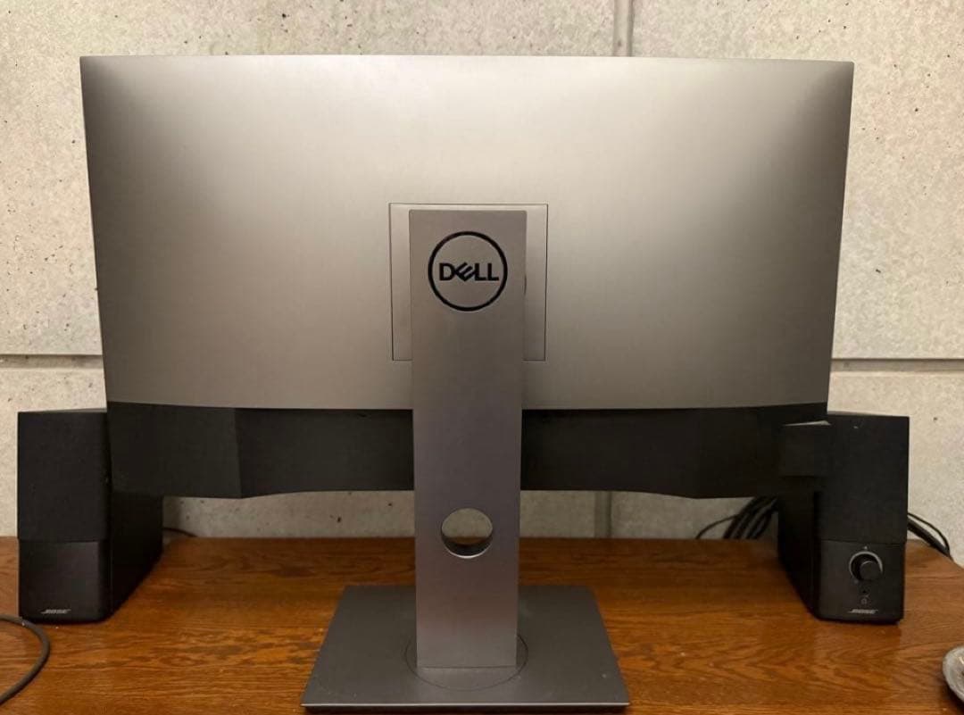 DELL U2720QM 27インチ 4K UHD モニター 本体