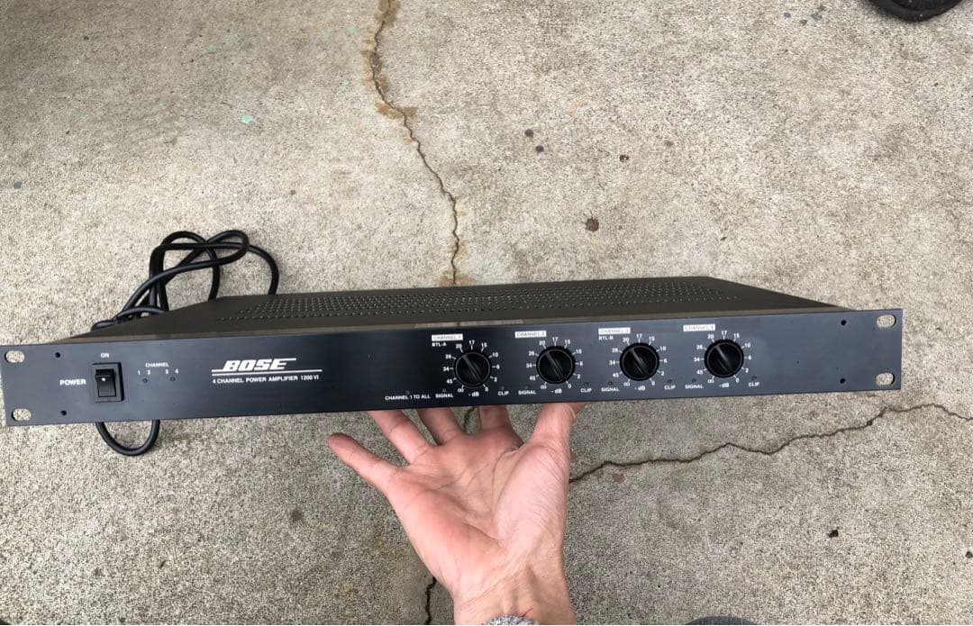 アンプ BOSE 4 CHANNNEL POWER AMPLIFIER 1200 VI