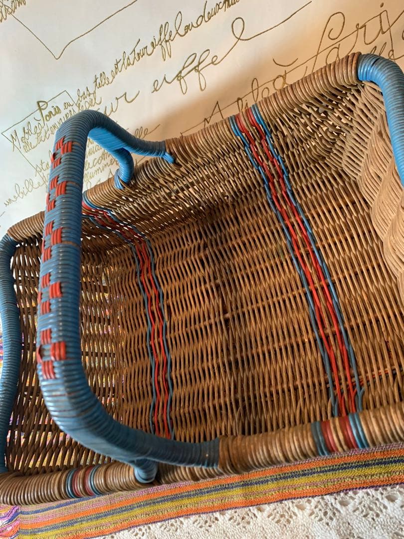 フランス製　アンティーク　ビニールの編み込みの色合いと形が素敵なバスケット！