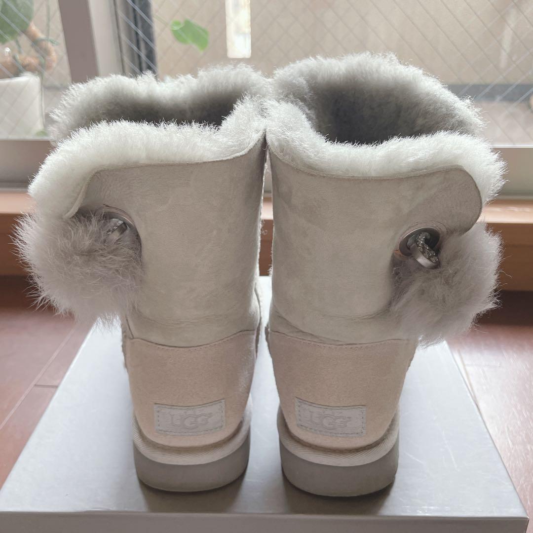 SALE❗️【美品】正規品　UGG ムートンブーツIRINA ２３cm