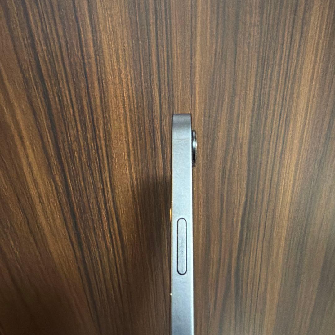 【美品】 iPhone16e ブラック 256GB 本体 SIMロック解除済