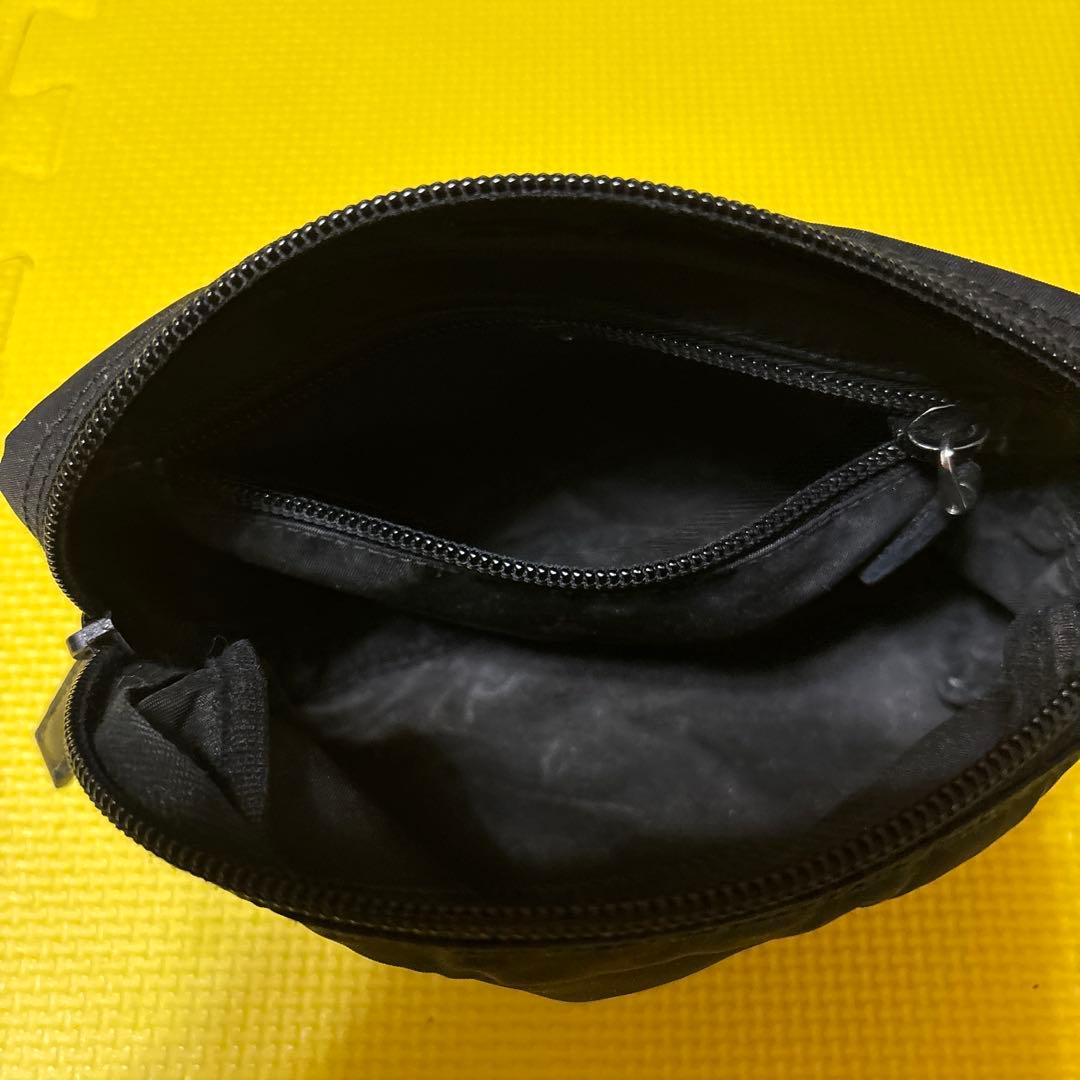 PRADA ブラックナイロンポーチ（内側タグ無し）