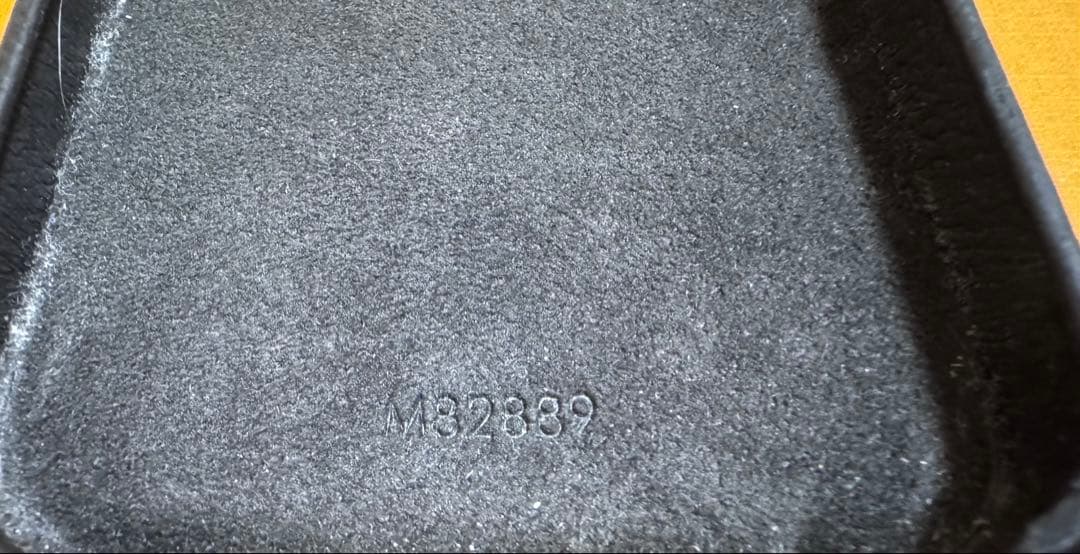 美品［正規品］ルイヴィトン　iPhone 15 Pro ケース箱付き