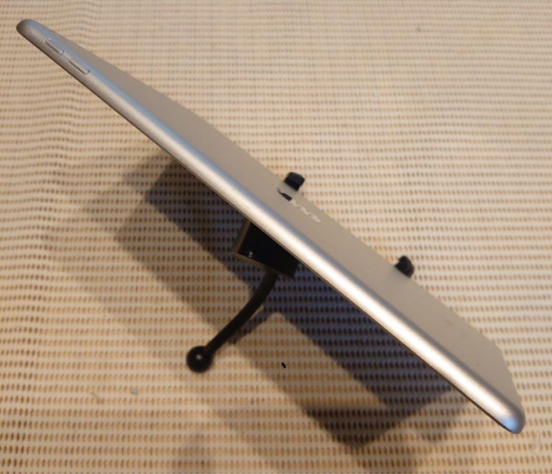 完動品iPad第5世代(A1822)本体32GBシルバー送料込VVRV7