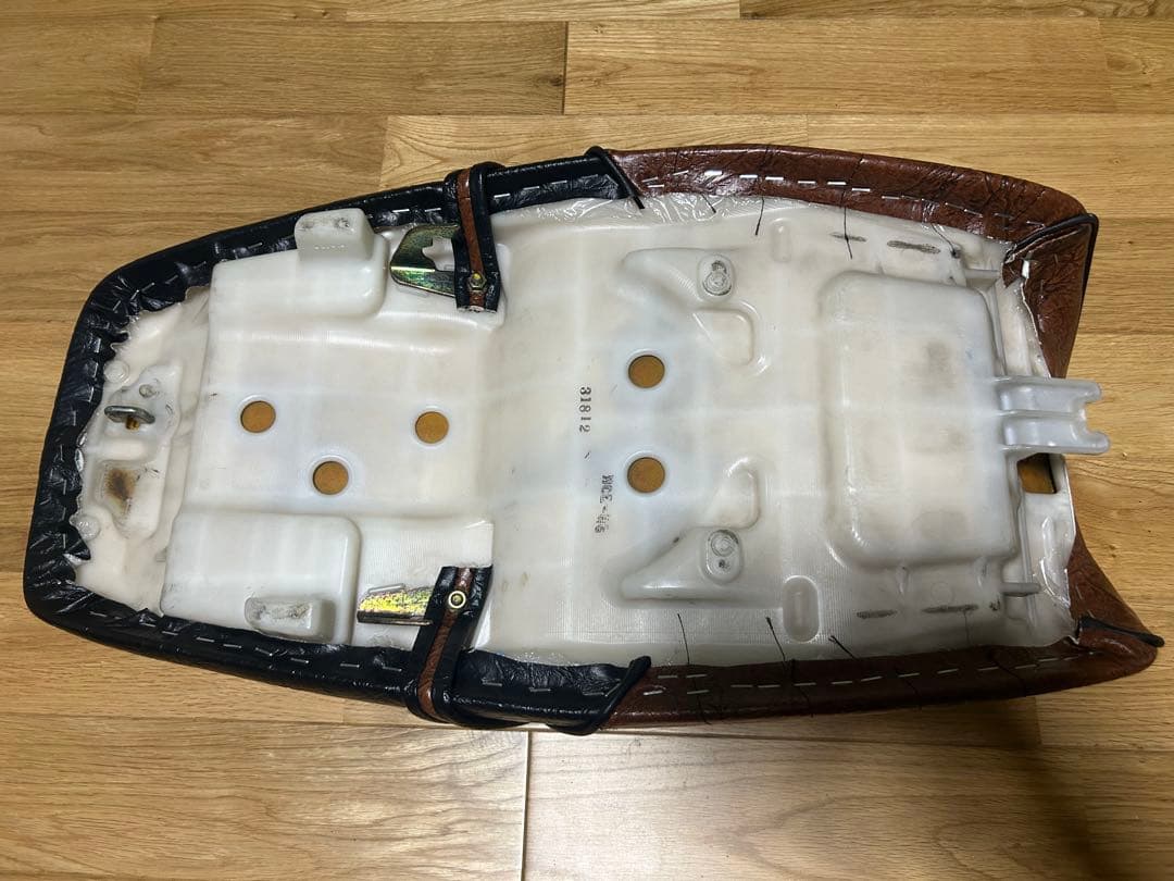 さとcb400sf nc39 nc42 タックロールシート　茶　ツートン