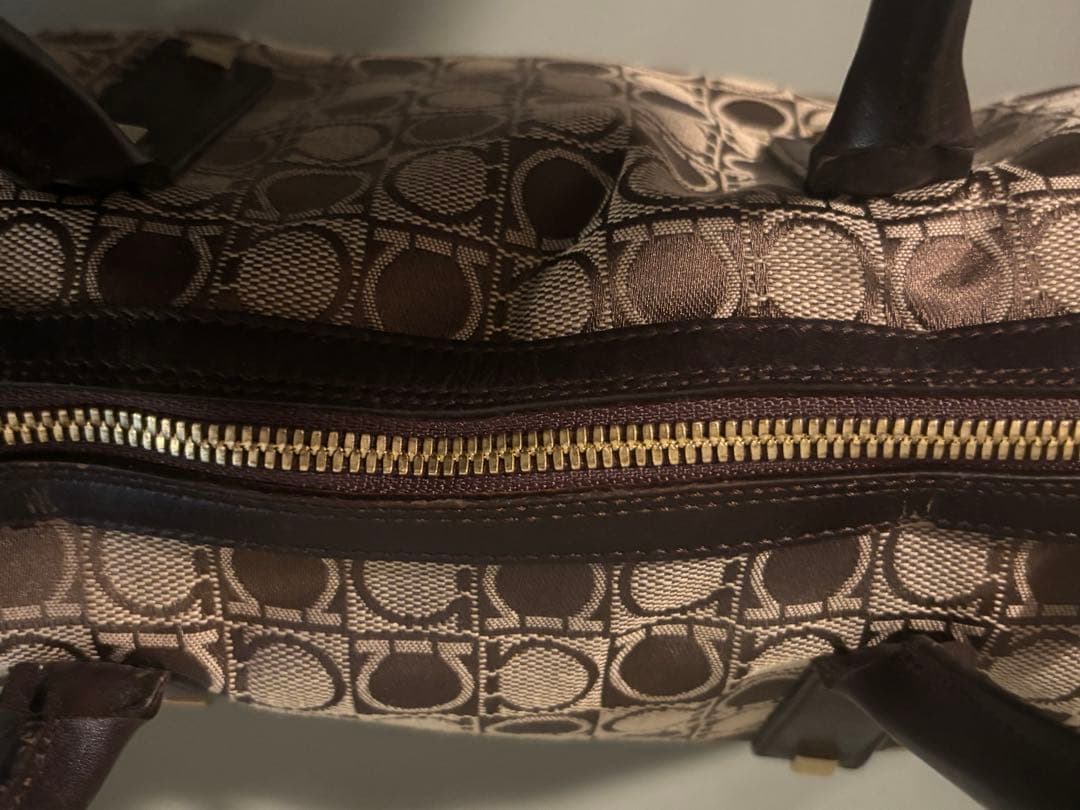 サルヴァトーレフェラガモ ガンチーニ柄 ハンドバッグ