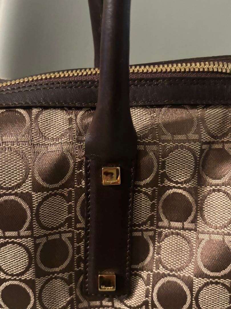 サルヴァトーレフェラガモ ガンチーニ柄 ハンドバッグ