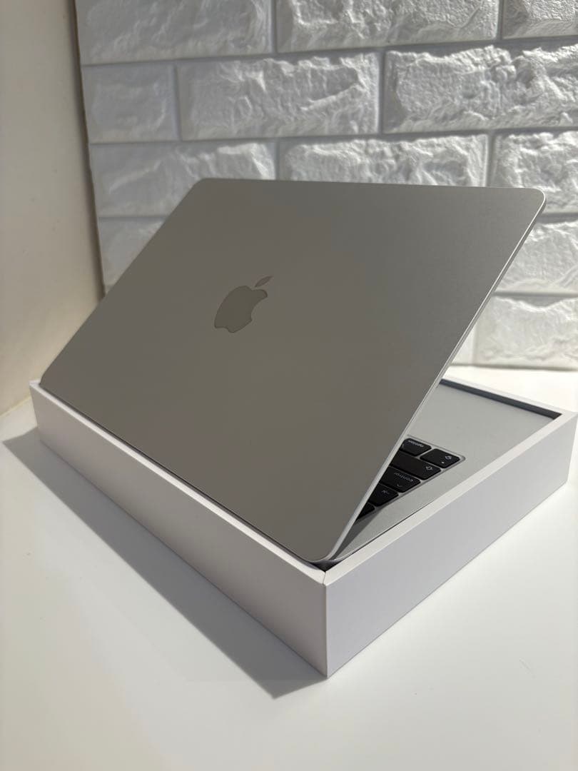【極美品】　MacBook Air M2