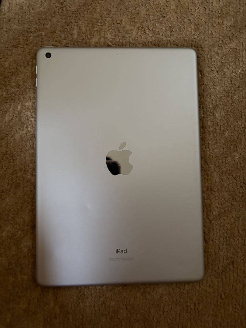 Apple iPad 8シルバー 32gb 動作確認済み 初期化済み