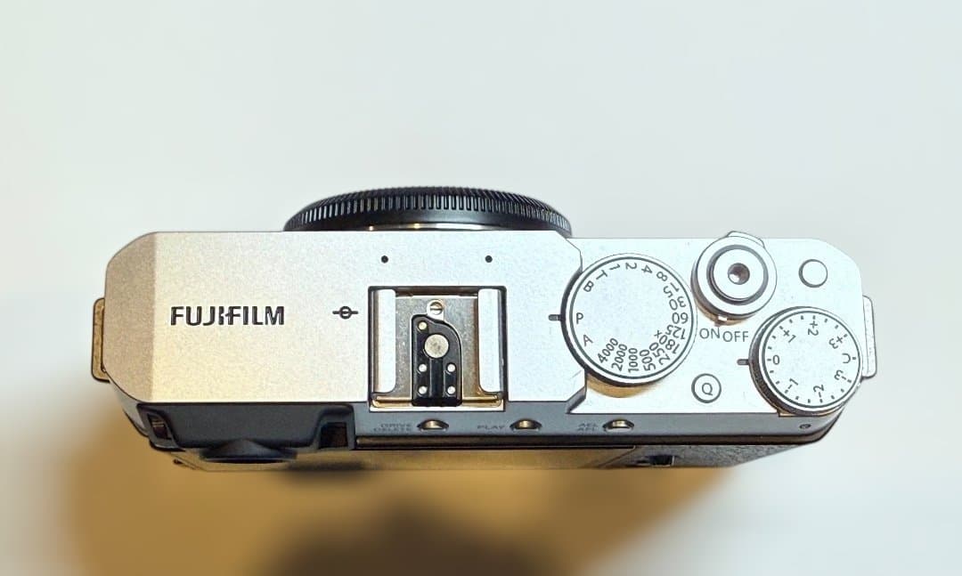 FUJIFILM X-E4 ミラーレスカメラ　シルバー