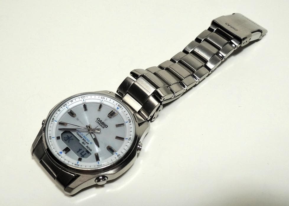 CASIO LINEAGE タフソーラー 電波ソーラー　チタン腕時計
