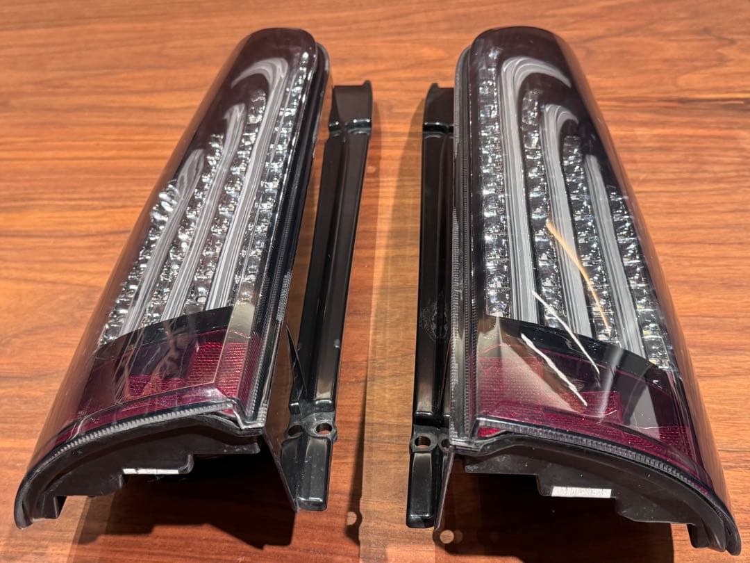 200系 LEDテールランプ クリア/レッド 2個セット
