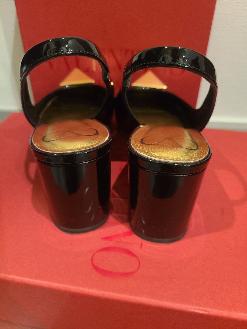 ヴァレンティノ ワンスタッズ パンプス