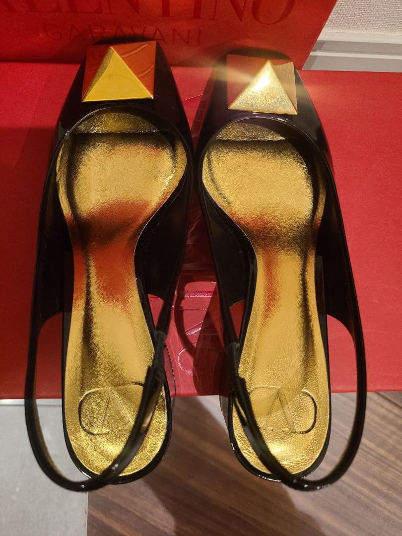 ヴァレンティノ ワンスタッズ パンプス