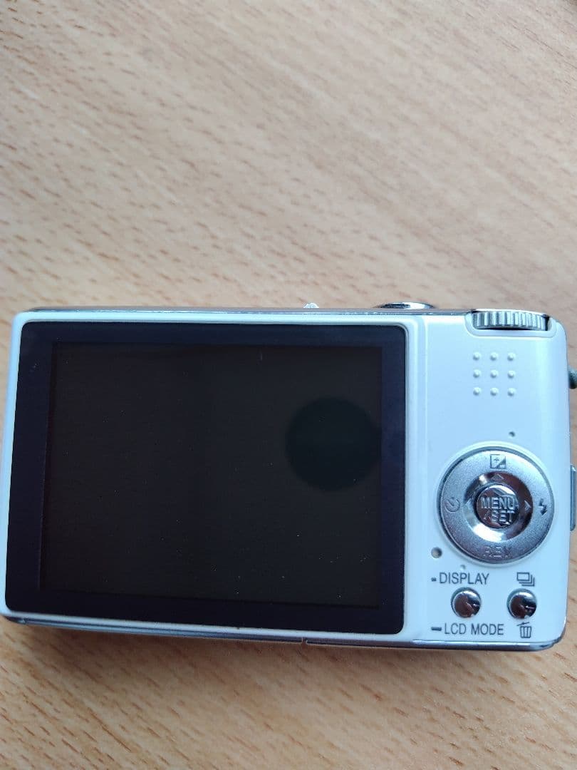 【美品】Panasonic LUMIX DMC-FX01 ホワイト