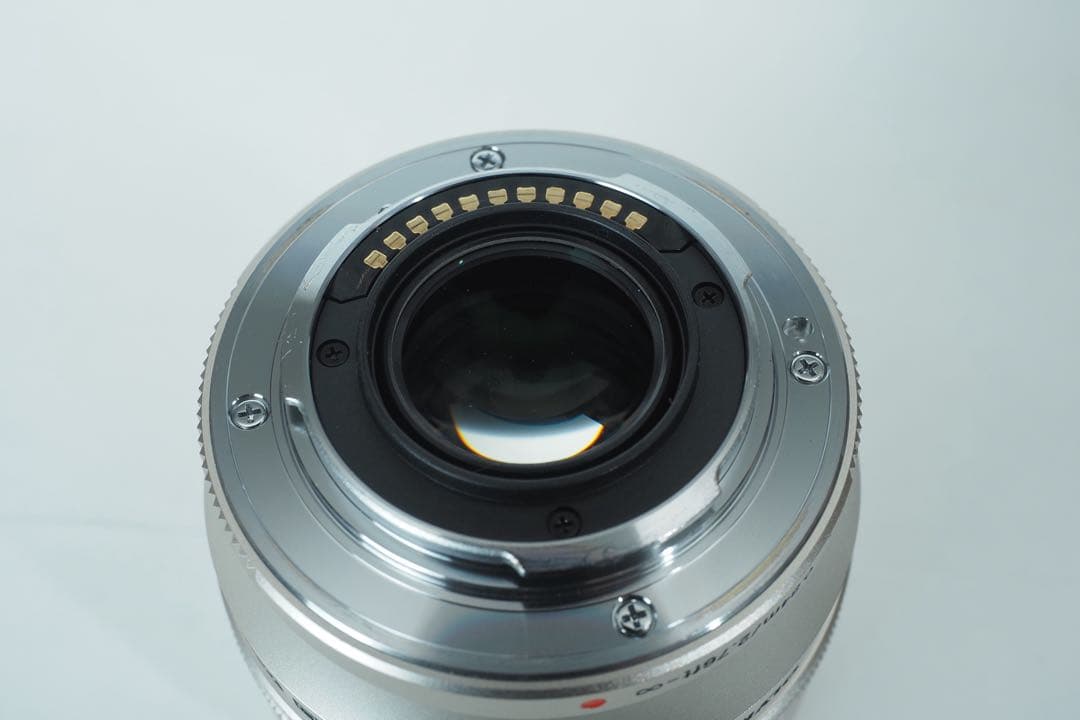 OLYMPUS M.zuiko 75mm F1.8 シルバー 社外フード 単焦点