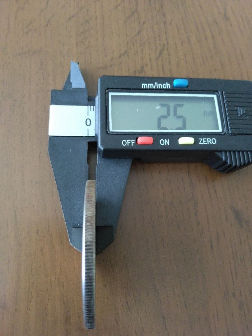 新一円銀貨(大型)明治7年　直径３８．５ｍｍ量目２６．９４ｇ厚さ２．５ｍｍ