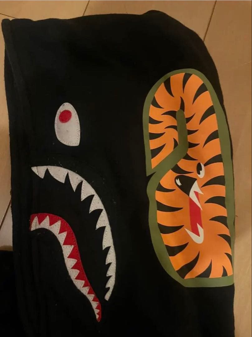 アベイジンエイプ　シャークパーカー 黒