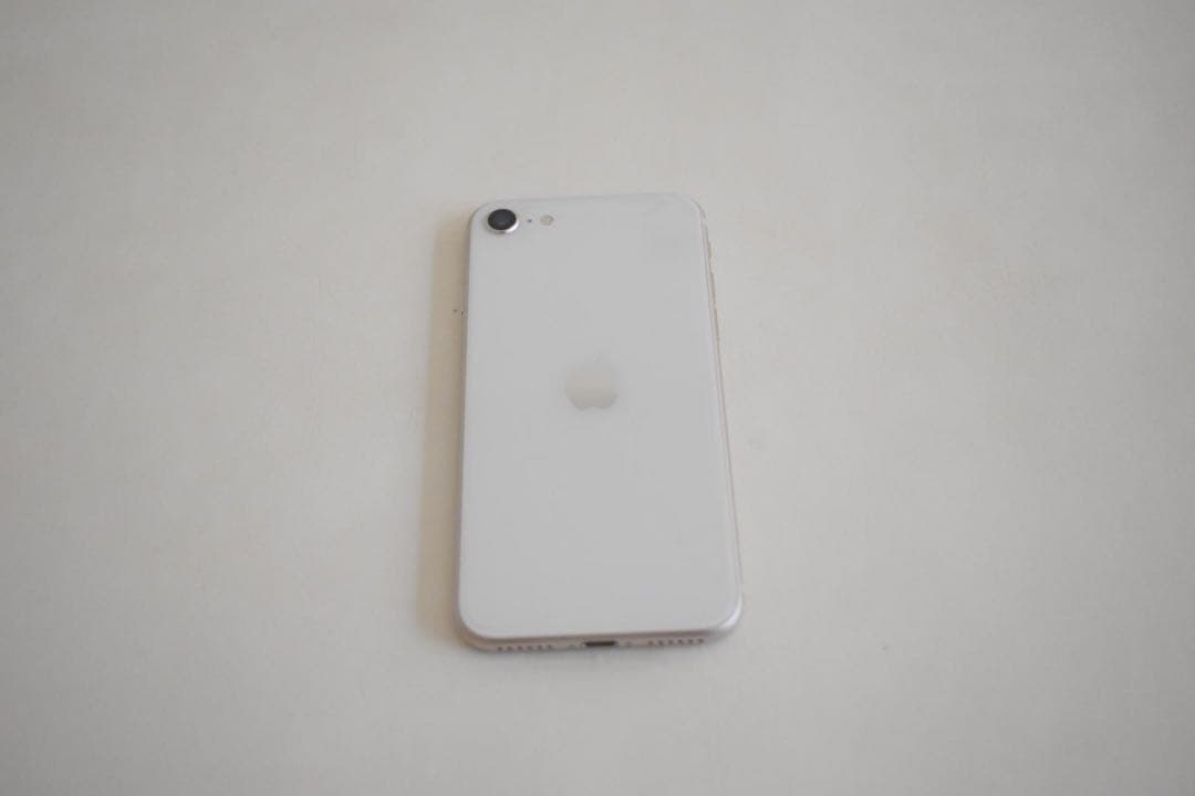 当日発送 新品 未使用iPhone SE 第3世代 64GB スターライト