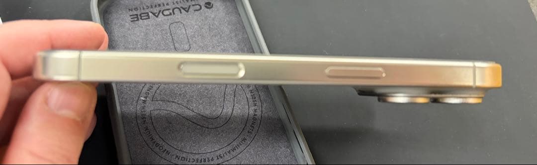 Apple iPhone 16 Pro 本体 256GB ナチュラルチタニウム