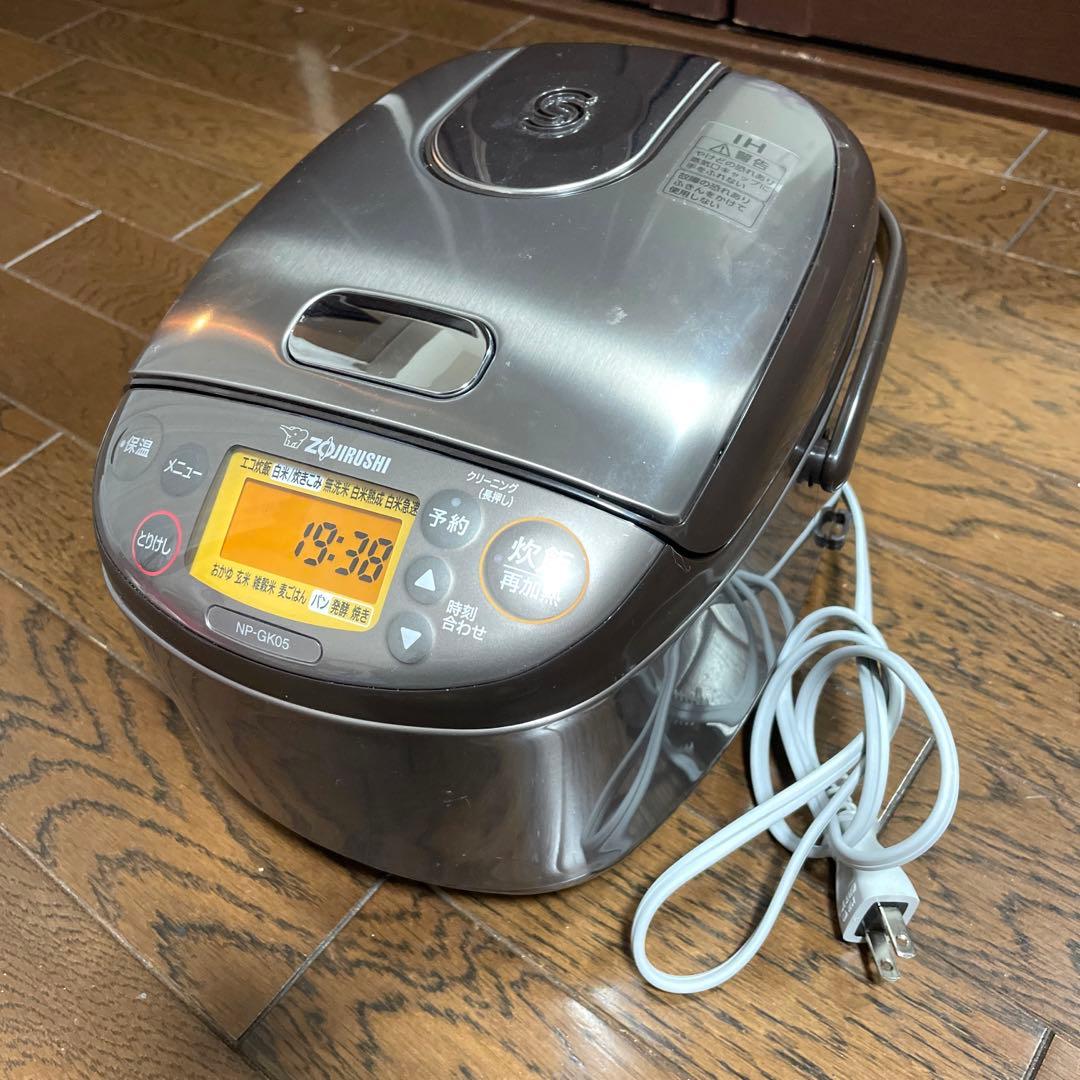 ZOJIRUSHI NP-GK05 炊飯器　『極炊き』