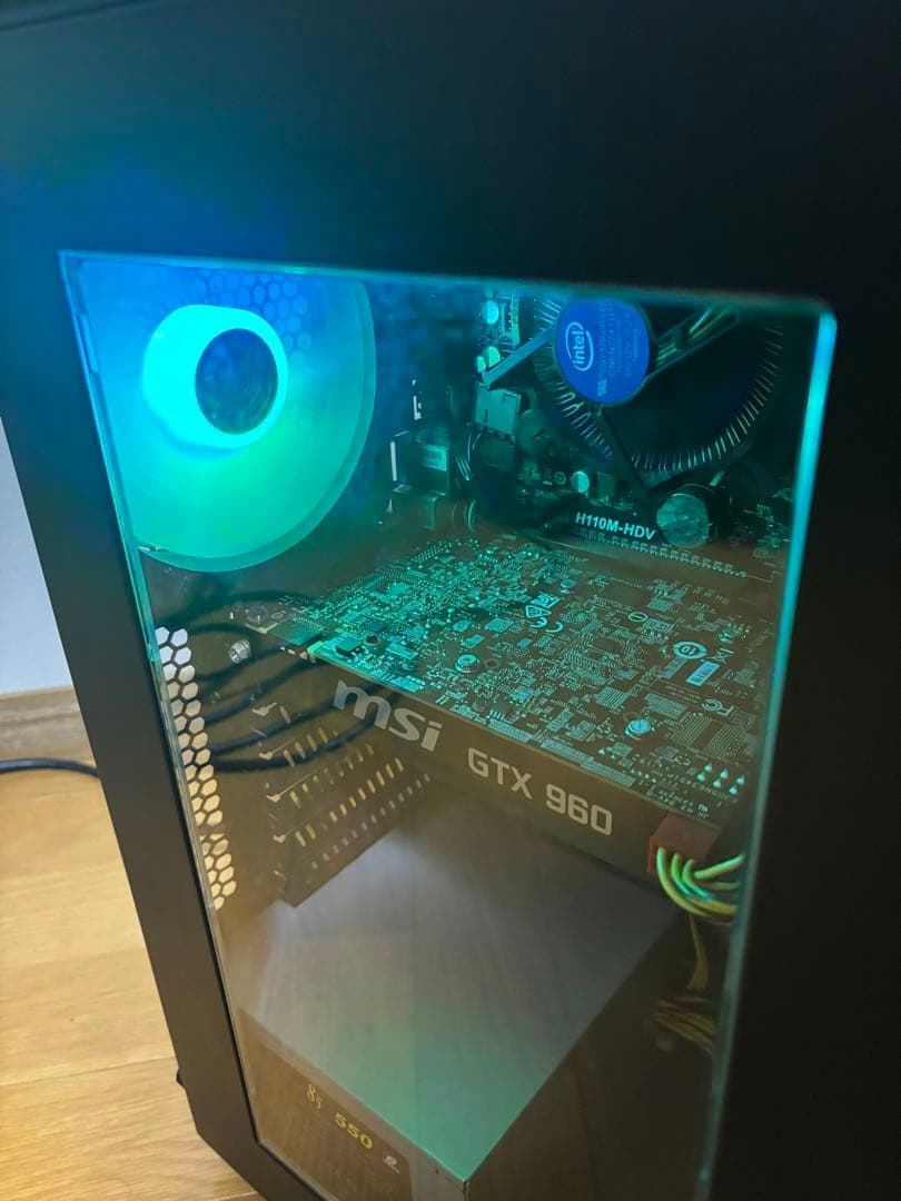 なんとなく光る！自作ゲーミングPC中古！SSDで快適です！