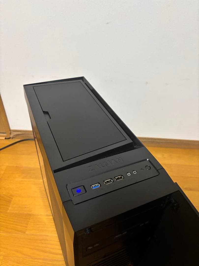 なんとなく光る！自作ゲーミングPC中古！SSDで快適です！