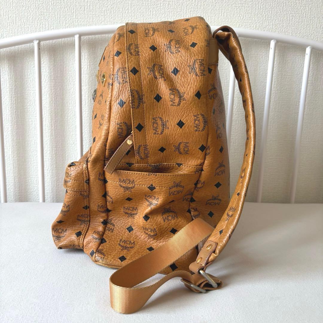 MCM スタッズ付きバックパック キャメル