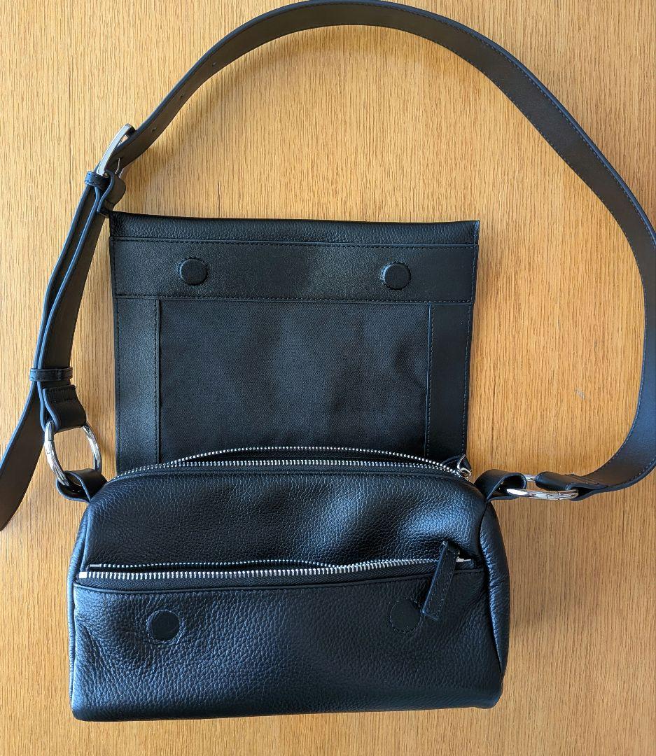 BEARDSLEY ビアズリー　レザーボディバッグ　ブラック