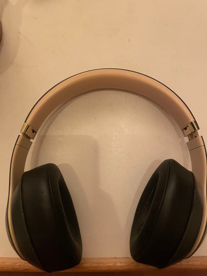 beats studio3ワイヤレスヘッドホン ブラック/ゴールド
